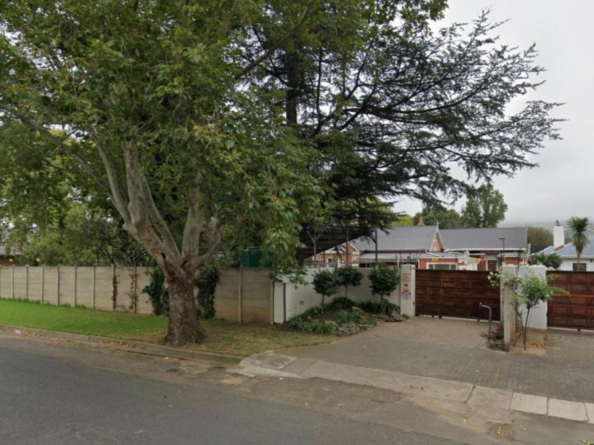 Tom'S Place Guest House Harrismith Exterior photo